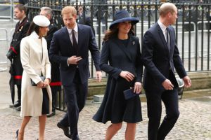 Imaginile adorabile folosite de membrii familiei regale britanice pentru felicitările de Crăciun