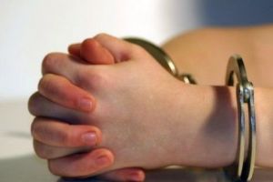 La doar 14 ani a ajuns „Prinţesa hoţilor”. Adolescenta a băgat spaima în comercianţi 