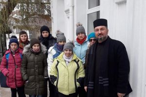 Daruri de Crăciun pentru o sută de copii nevoiaşi din Fălticeni