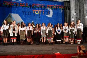 Aproape 6.000 de lei, strânşi de elevii Colegiului „Spiru Haret” în cadrul unui ...