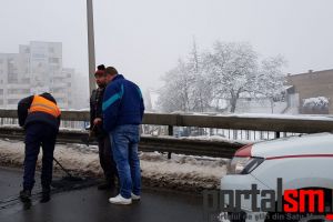 FOTOGALERIE. Se astupă gropile de pe podul Decebal. A reapărut firma din Zalău!