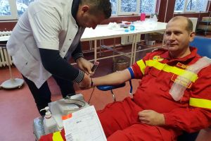 FOTO. Salvatorii donează sânge pentru viaţă. Sătmărenii sunt invitaţi să se alăture campaniei