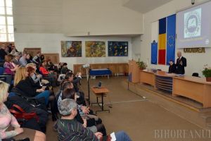 Şedinţa Senatului universitar s-a terminat cu circ: Studenţii îi cer demisia preşedintelui Curilă, pentru că nu a supus votului asocierea cu Primăria Oradea