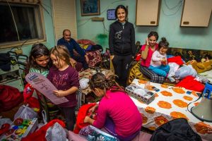 Caravana Lions Bastion a parcurs peste 500 de km. Cadouri de Crăciun pentru zeci de copii nevoiaşi