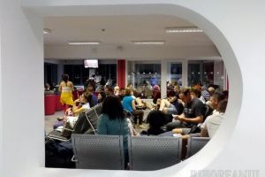 Scumpe şi în toiul nopţii: Consilierii PNL critică preţurile mari şi orele de operare ale zborurilor Tarom spre Milano şi Barcelona