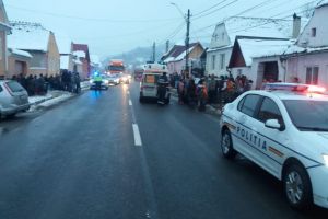 FOTO Două fetiţe izbite de o maşină la Saroş pe Târnave. Una este în comă
