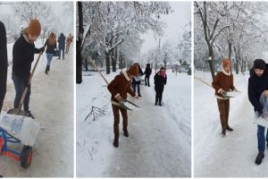 Exemplu civic din partea studenţilor timişoreni: au ieşit pe Bd. Pârvan la deszăpezit trotuarele