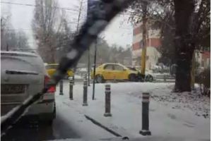 Accident rutier in municipiul Constanta. Un autoturism taxi implicat