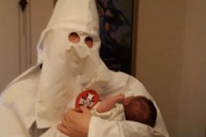 Un bărbat şi o femeie, condamnaţi la închisoare după ce şi-au numit copilul Adolf Hitler