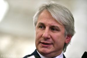 „Taxă pe lăcomie”: Ministrul de Finanţe, Eugen Teodorovici, anunţă o Ordonanţă cu supra-taxe pe bănci, dar şi pe „vicii”, motivând că vrea „protejarea românilor”