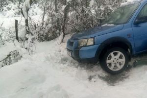 Mai multe autoturisme şi-au distrus spoilerele pe drumul comunal din Văcarea şi Uşurei!