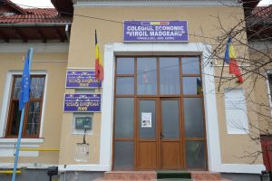 Conferinţă finală în cadrul proiectului ADERă la Centenarul Marii Uniri cu tinerii târgujieni