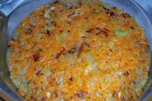 Pilaf călugăresc la cuptor – un deliciu sănătos şi săţios fără carne!