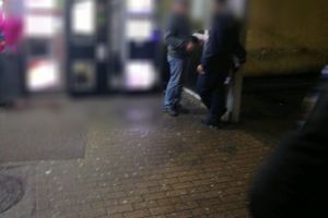 Zeci de amenzi aplicate de politistii locali din Constanta intr-o singura zi. Persoanele prinse fumand in curtea Spitalului Judetean Constanta, sanctionate (galerie foto)