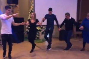 Gica Hagi, jucatorii sai si invitatii acestora au dansat pe ritmuri armanesti la petrecerea de final de an a FC Viitorul (galerie foto)