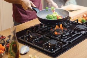 Cum au ajuns unii să cumpere chiar şi 40 de plite de Black Friday şi de ce nu le-au mai primit