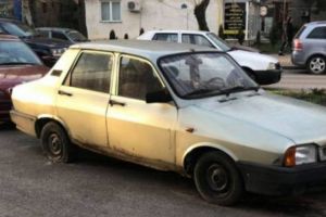 Poliţele RCA, OBLIGATORII şi pentru autovehiculele care nu circulă. De ce trebuie asigurate rablele abandonate