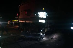 O ȘOFERIȚĂ a scăpat ca prin MINUNE după ce MAȘINA i-a fost SPULBERATĂ de un TREN