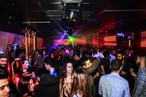 Atenţie la „dotarea” din discotecă!