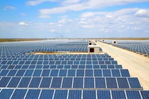 TeraPlast şi E.ON Energie România semnează un acord de 1,9 milioane de euro pentru soluţii de eficienţă energetică