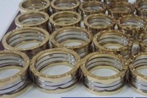 Kilograme de aur confiscate de poliţişti