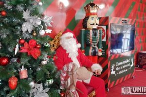 FOTO / VIDEO: MOȘ CRĂCIUN şi CARAVANA COCA-COLA sunt la Alba Iulia. Miercuri şi joi va fi în Piaţa Cetăţii cu multe surprize