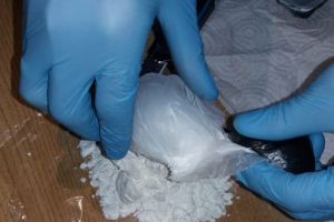  Poliţiştii Serviciului de Combatere a Criminalităţii Organizate Covasna au depistat un tânăr bănuit de trafic de cocaină