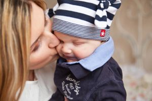 Ai copil mic şi O IEI RAZNA? Ce este stresul parental şi cum îl poţi combate