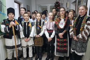 Elevi de la Şcoala Gimnazială ,,Constantin Morariu” Pătrăuţi, cu colinda la Monitorul
