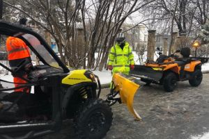 Constanta. Deszapezirea trotuarelor, ingreunata de masinile parcate