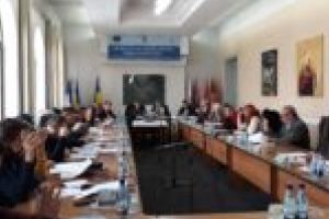 Consilierii locali lugojeni s-au întâlnit pentru cinci minute în şedinţă. Mai lungi au fost colindele! 