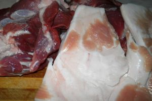 Porci infestaţi cu Trichinella Spiralis, depistaţi în patru localităţi din judeţul Alba