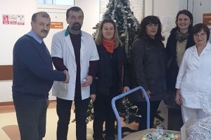 FOTO. Donaţie către Secţia de Pediatrie a Spitalului Judeţean şi cadouri pentru micuţii pacienţi