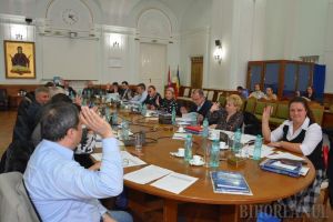 Consiliul Local Oradea: 430 de hotărâri aprobate în 26 de minute, majoritatea privind supraimpozitarea clădirilor nereabilitate cu 500%