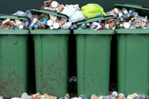 Datorii uriaşe la gunoi