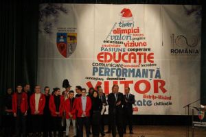 165 de elevi merituoşi, premiaţi de Consiliul Judeţean la Palatul Culturii