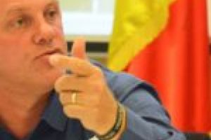 „Prefectul Lupu să nu se mai vaite ca un iepuraş! Să-şi plătească datoriile, de doi ani nu a achitat căldura!”