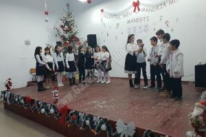 Copiii din Măneşti, încurajaţi să-şi pună în valoare talentul artistic în cadrul unui concurs local
