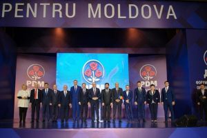 Chişinăul se află în ”febra” numirilor în funcţii înainte de alegeri