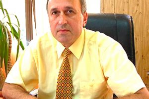 In timp ce orasul se prabuseste, primarul din Dragasani, Cristian Nedelcu, incaseaza miliarde de lei, bani publici!