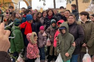 FOTO Carmen Iohannis, în vizită la Centrul Prichindelul. Le-a dus cadouri copiilor abandonaţi