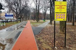 Instrucţiuni de folosire: Pistă de biciclete cu indicatoare de circulaţie, în Oradea