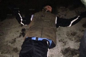 Beat mort, lovit de TIR şi controlat de săteni cu şuturi să vadă dacă are oase rupte