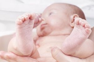 BOTOȘANI. Bebeluş de trei luni subnutrit de la griş cu lapte