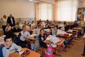 FOTO: Cadouri de Crăciun pentru copiii din şcolile şi grădiniţele Păncene