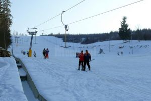 Pârtiile de schi Parc şi Veveriţa din Vatra Dornei se vor deschide vineri, 21 decembrie