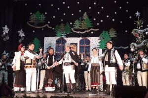 Spectacol şi cadouri pentru copiii din cadrul Serviciilor Multifuncţionale pentru Copilul ...