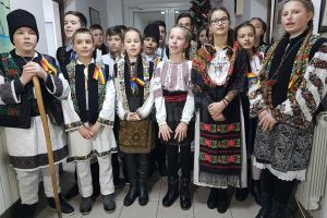Elevi de la Şcoala Gimnazială ,,Constantin Morariu” Pătrăuţi, cu colinda la Monitorul