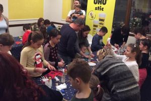 FOTO Ornamente ”altfel” confecţionare de copiii din Sibiu