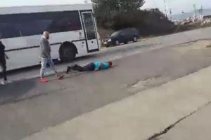 (VIDEO) Bătaie într-o parcare, după o şicanare în trafic